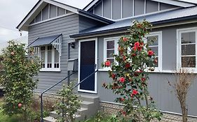 Rosellas On Corundum Cottage - Treat Yourself!